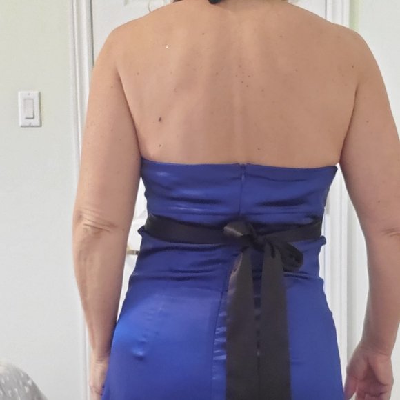 Satin lace halter dress - Picture 5 of 10